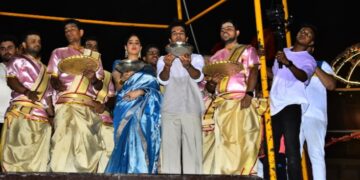 Mr and Mrs Mahi