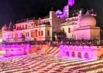 दीपोत्सव के साक्षी रामलला के दर्शन व आरती के लिए भी आतुर