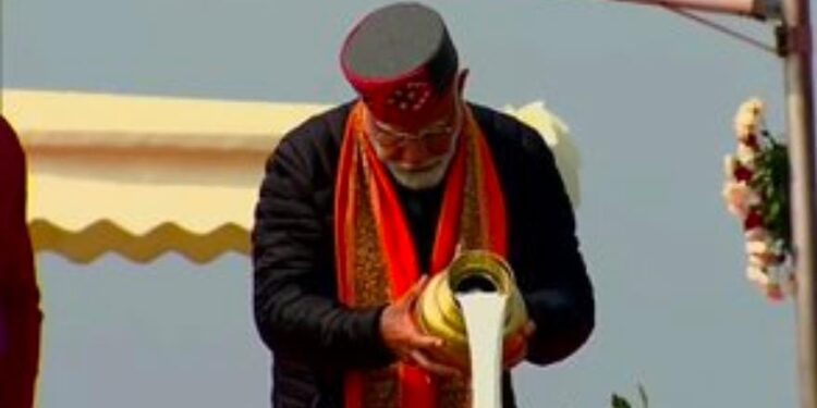 Narendra Modis Ganga worship