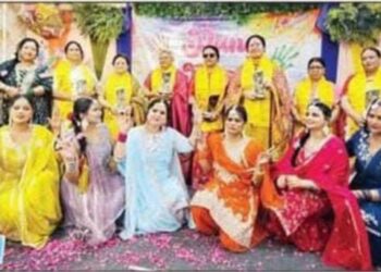 भूमिहार समाज की महिलाओ ने जमकर खेली होली