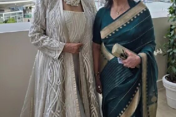 Sharmila Tagore, Simi Grewal
