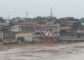   flood in varanasi