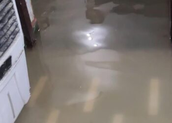 आनंदनगर कॉलोनी में लोगों के घरों में घुसा पानी