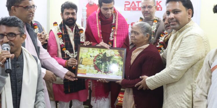 बृहन्महाराष्ट्र मंडळ ने किया वेद मूर्ति का अभिनंदन
