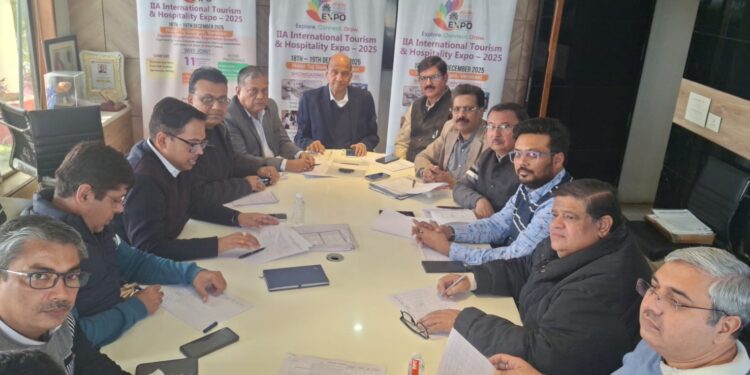 इंडियन इंडस्ट्रीज एसोसिएशन वाराणसी की कार्यकारिणी की बैठक राष्ट्रीय उपाध्यक्ष आर के चौधरी की अध्यक्षता में मलदहिया स्थित विनायक प्लाजा में संपन्न हुई।